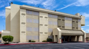 Comfort Inn & Suites Albuquerque - Hotel Exterior