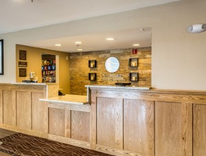Comfort Inn & Suites Albuquerque - Front Desk