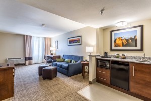 Comfort Inn & Suites Albuquerque - Guest Suite with Sofa